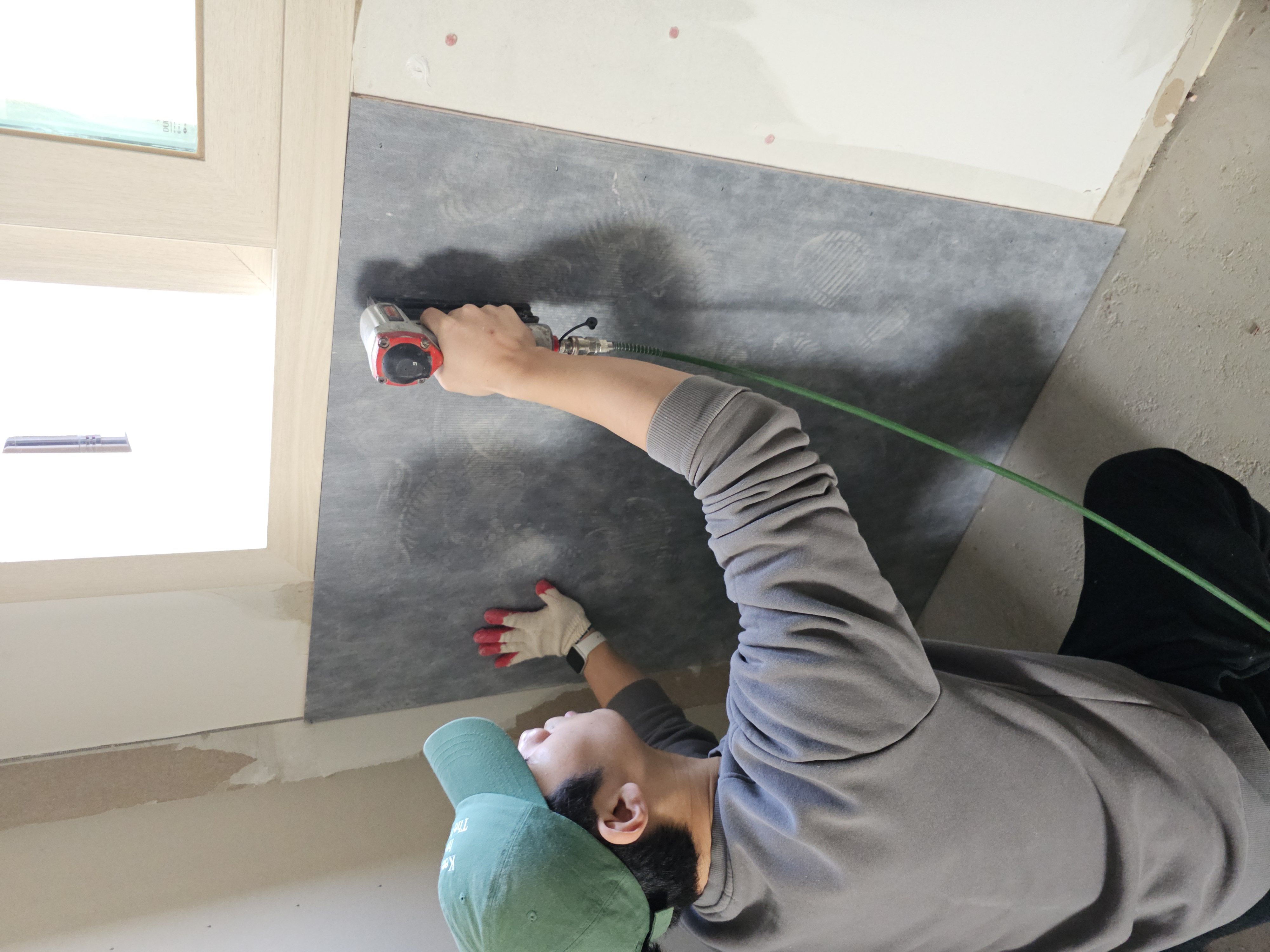 단열시공 (폼건, 재단, 이보드부착)